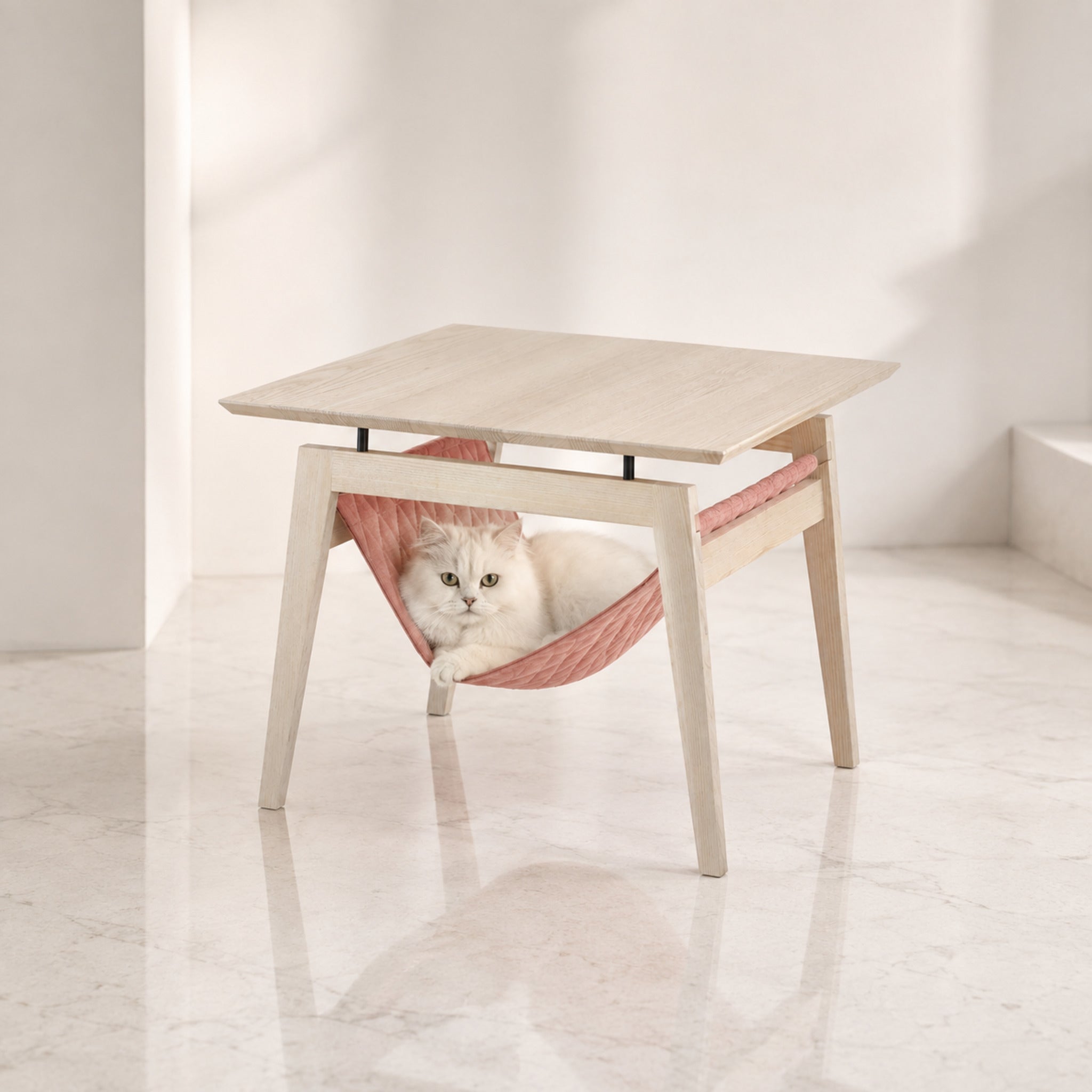 Kikko Beistelltisch mit Katzenhängematte Himbeere – Premium Produktfoto