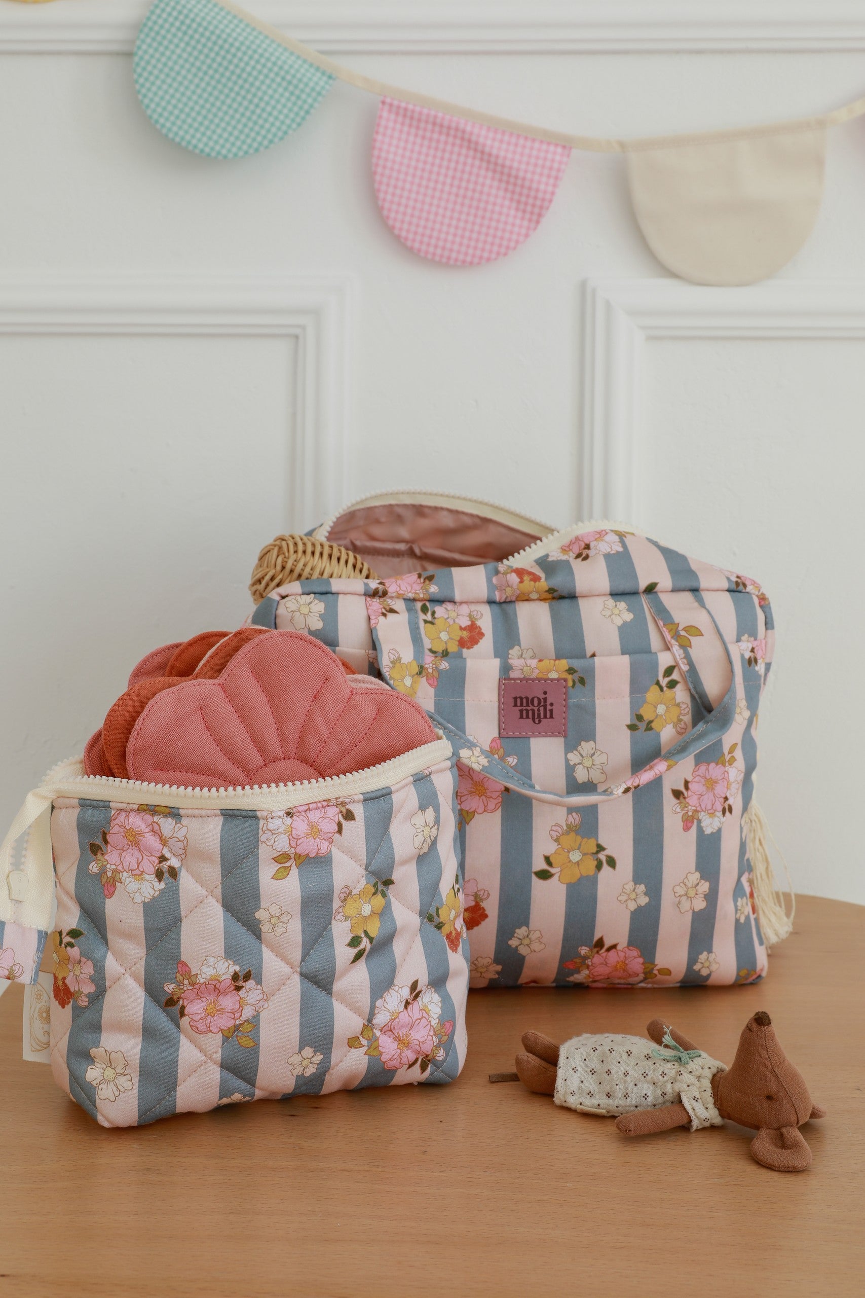 große Kosmetiktasche Blau Stripes – Ansicht 5 | Elena Home Living