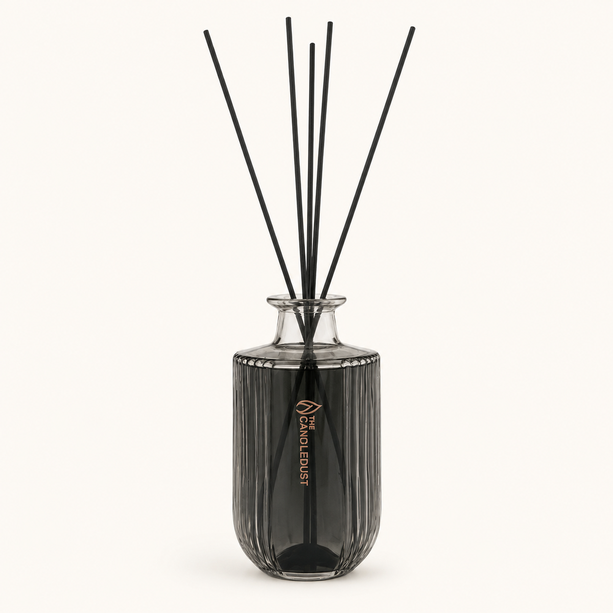 Luxus-Raumduft Signature 500 ml mit dunklem Duft und schwarzen Faserstäbchen