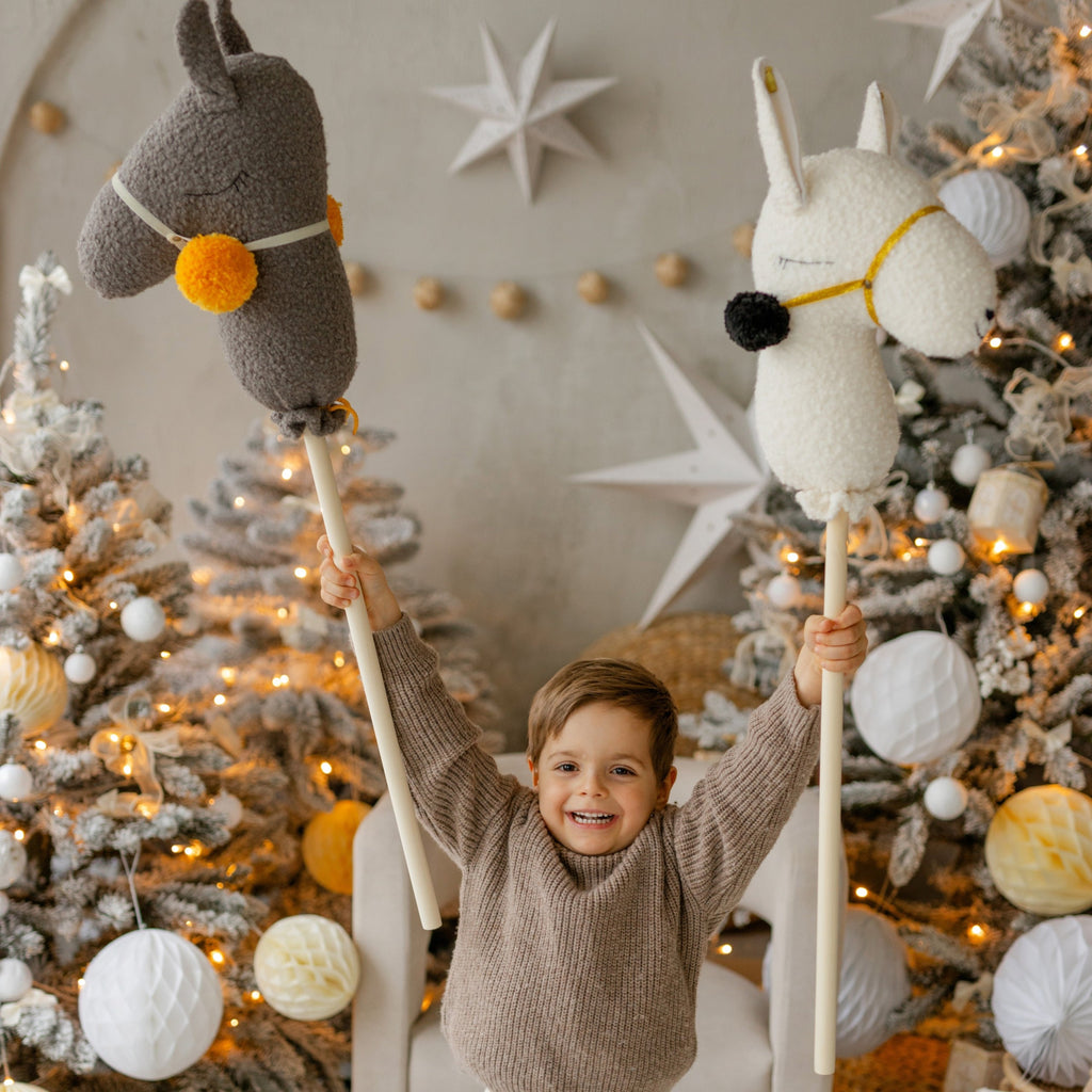 Bouclé Llama & Alpaca Hobby Horse Stick Toy – Ecru