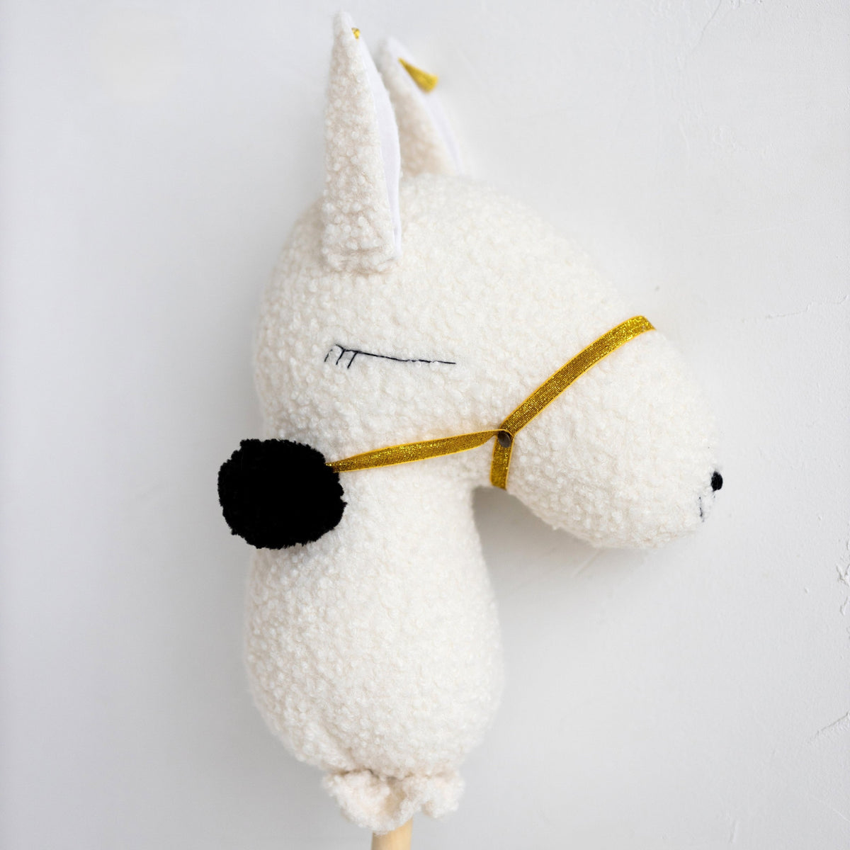 Bouclé Llama & Alpaca Hobby Horse Stick Toy – Ecru