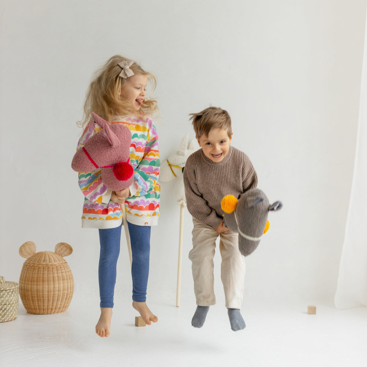 Bouclé Llama & Alpaca Hobby Horse Stick Toy – Rose