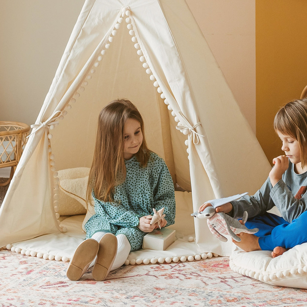 Kids Play Mat with Pompom Border – Ecru, 115 cm