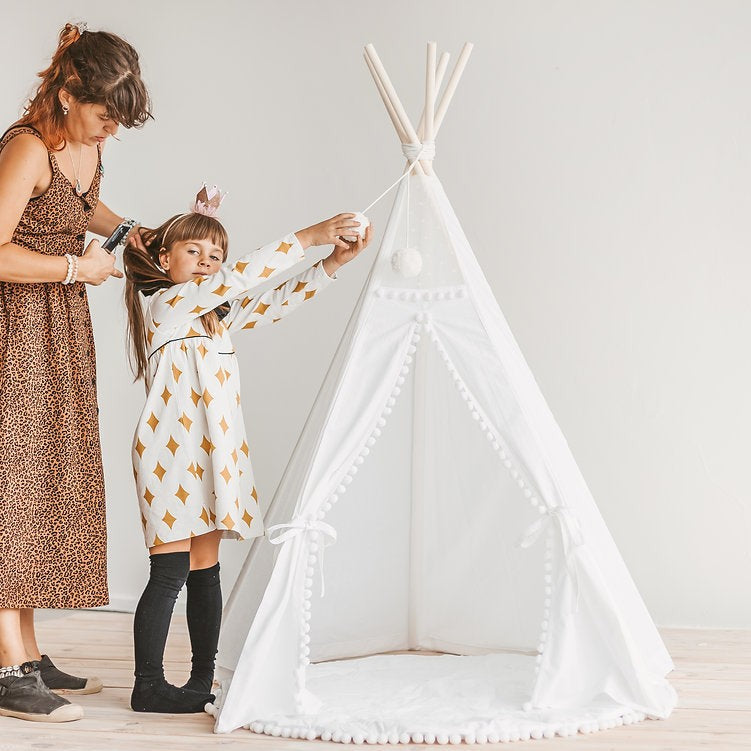 Kids Teepee Tent with Pompoms – Snow White