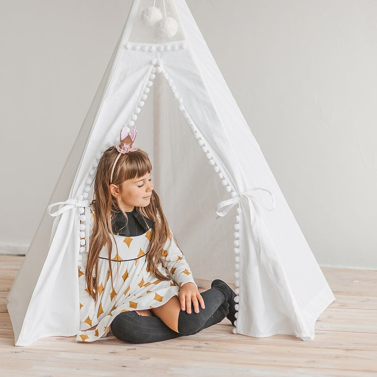 Kids Teepee Tent with Pompoms – Snow White