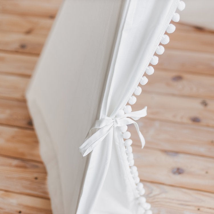 Kids Teepee Tent with Pompoms – Snow White