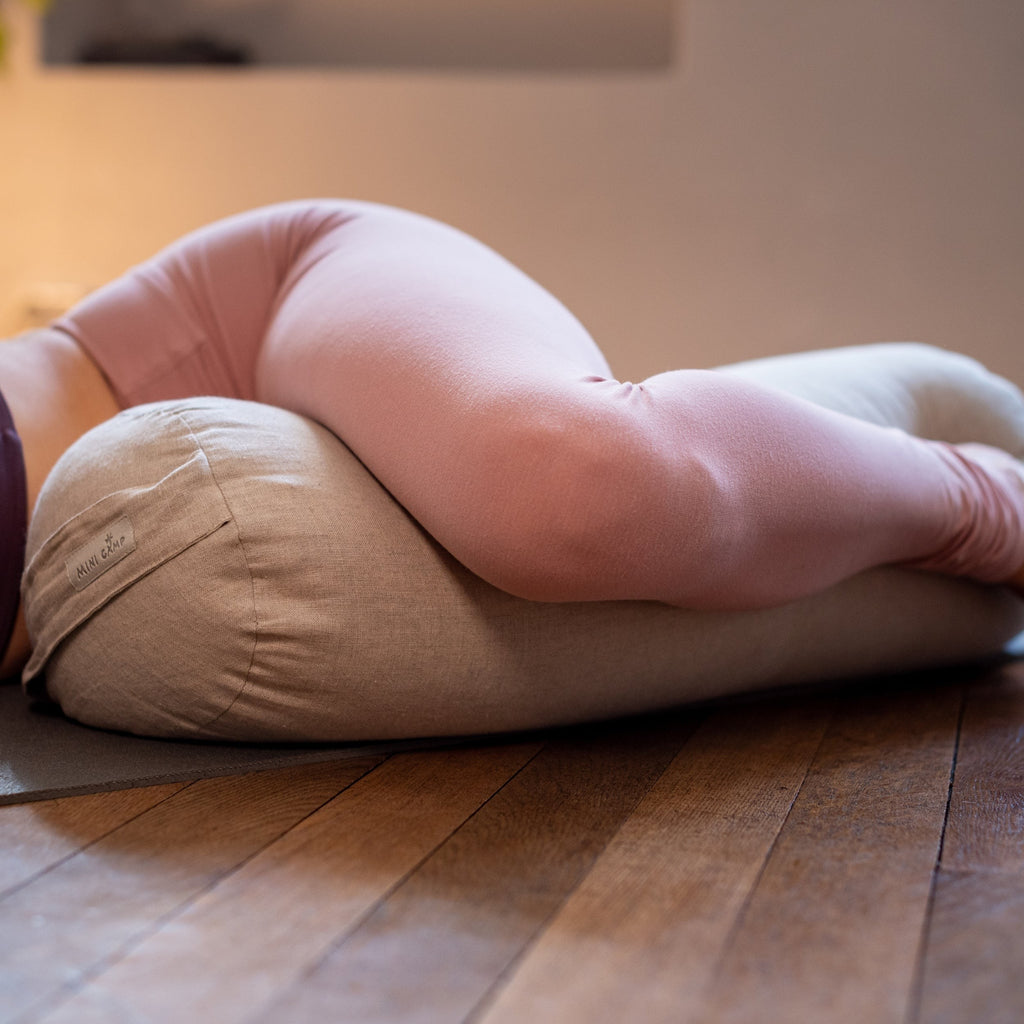 Linen Yoga Bolster and Meditation Cushion – Dusty Pink, 60 × 22 cm