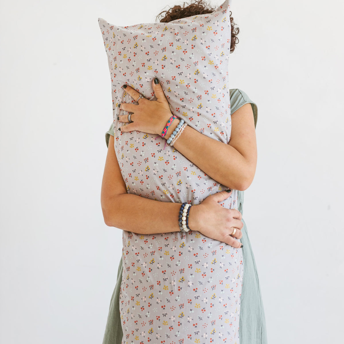 Long Maternity Body Pillow with Organic Cotton Cover – Grey Floral, 145 cm