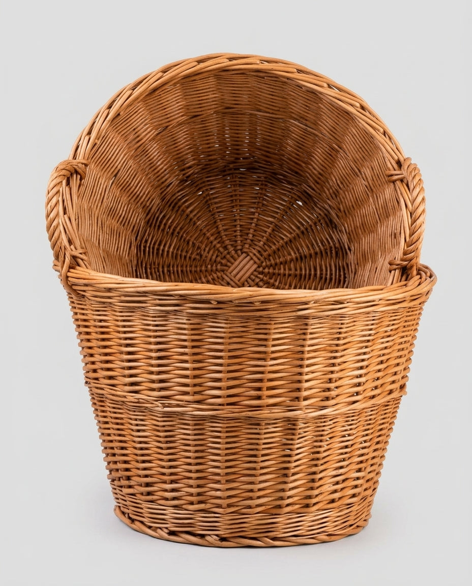 Round woven basket — Studio Packshot | Generated by Modelize