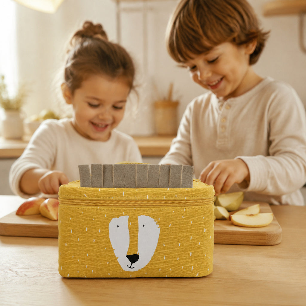 Thermo-Lunchtasche Mr. Lion – Kinder bereiten Obst vor