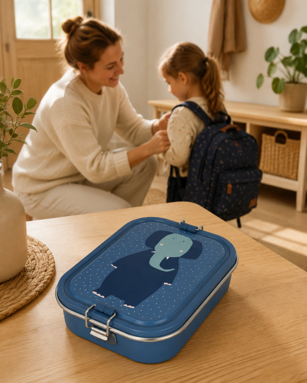 Große Edelstahl-Brotdose Mrs. Elephant – Schulrucksack packen
