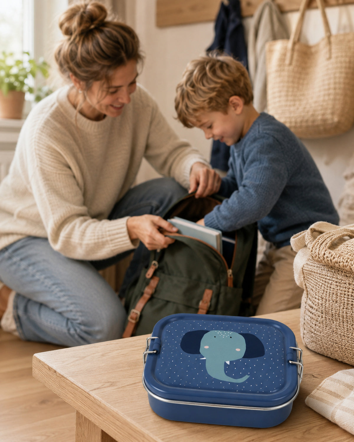 Kleine Edelstahl-Brotdose Mrs. Elephant – Schulrucksack packen