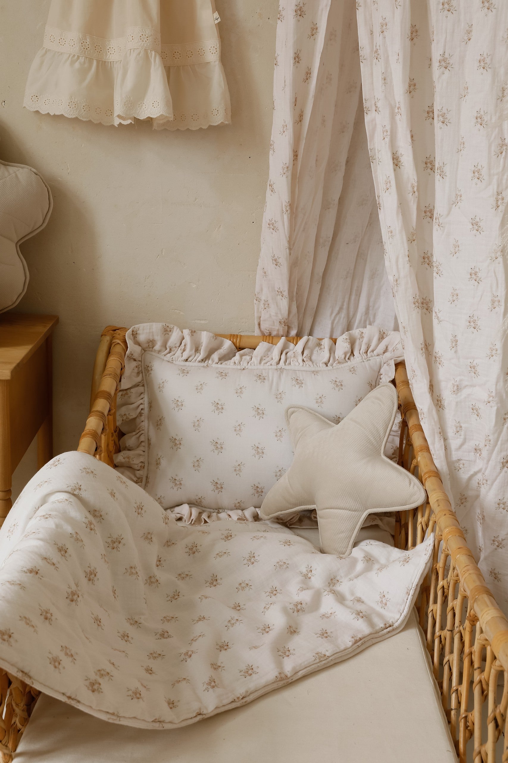 Musselin-Babydecke mit Kissen Boho Flowers – Ansicht 3 | Elena Home Living