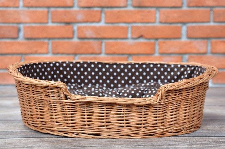 Esmira Natural Wicker Dog Bed With Polka Dot Cushion, 65x43 cm