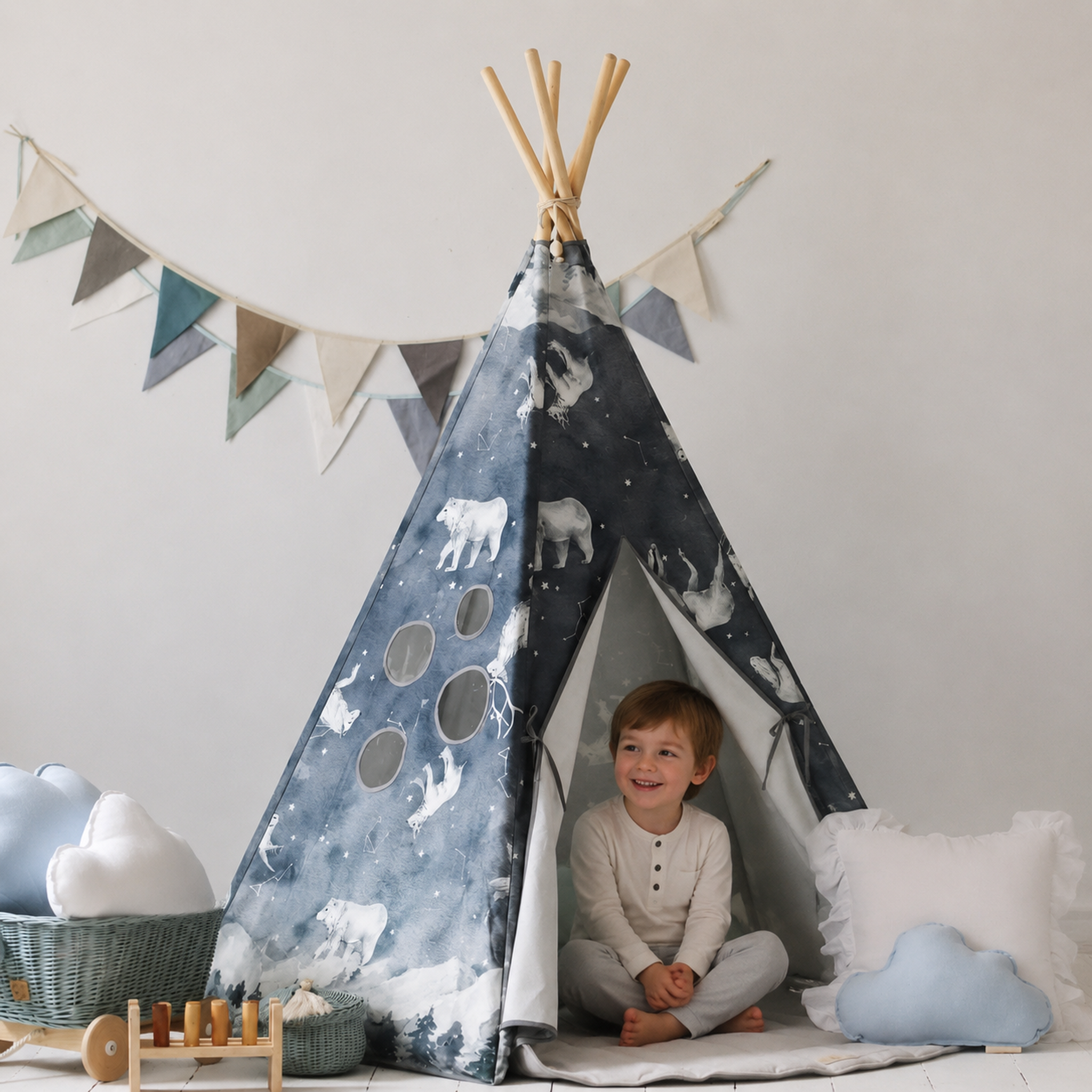 Kinder-Tipi Night Sky mit Kind im skandinavischen Kinderzimmer