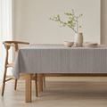 Tischdecke Nord 1 aus recyceltem Stoff – Premium Hauptbild im eleganten Esszimmer