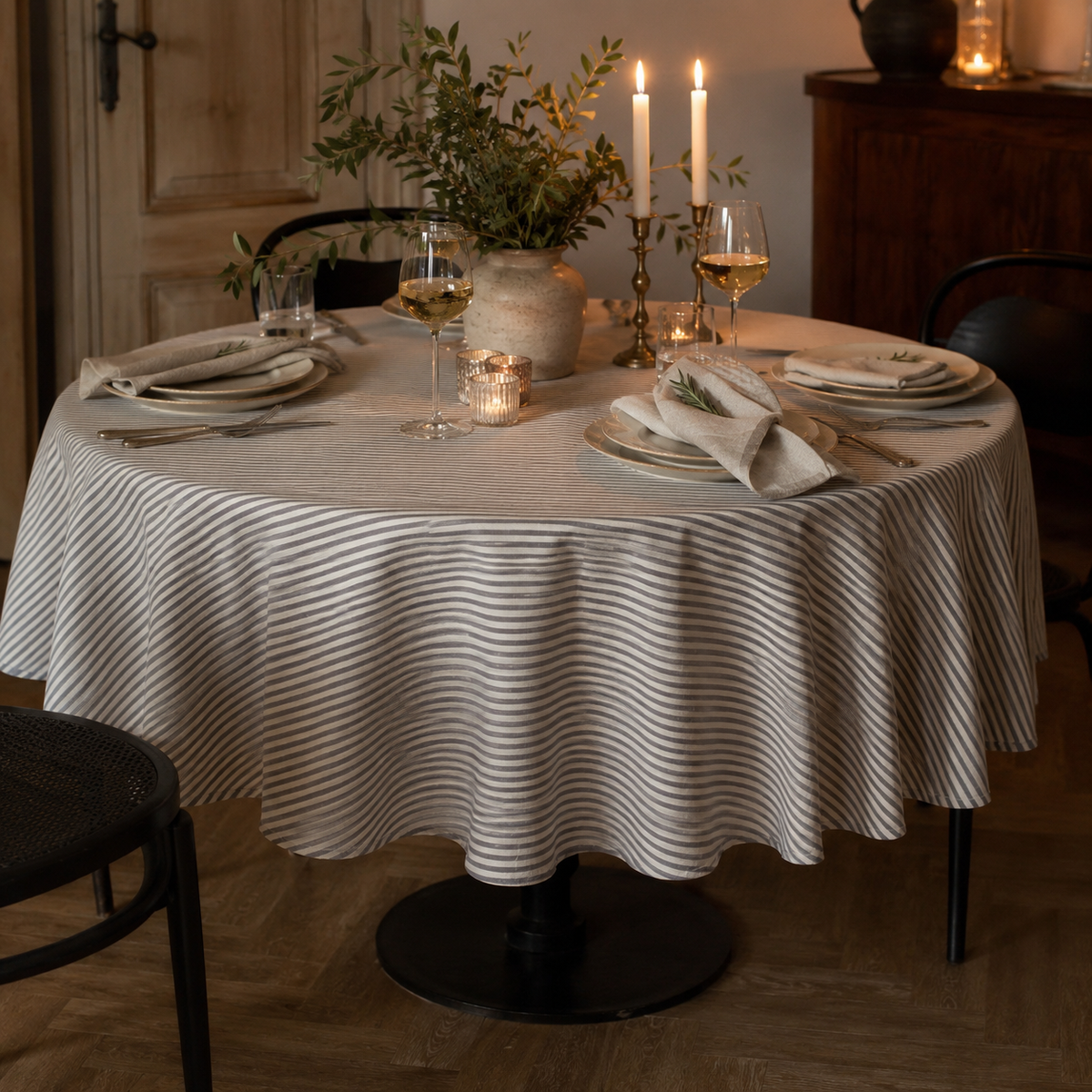Runde Tischdecke Nord 1 – elegante Dinner-Atmosphäre