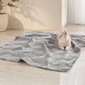 Ocon Haustierdecke Grau Weiß mit Katze – Premium Produktfoto 2048x2048