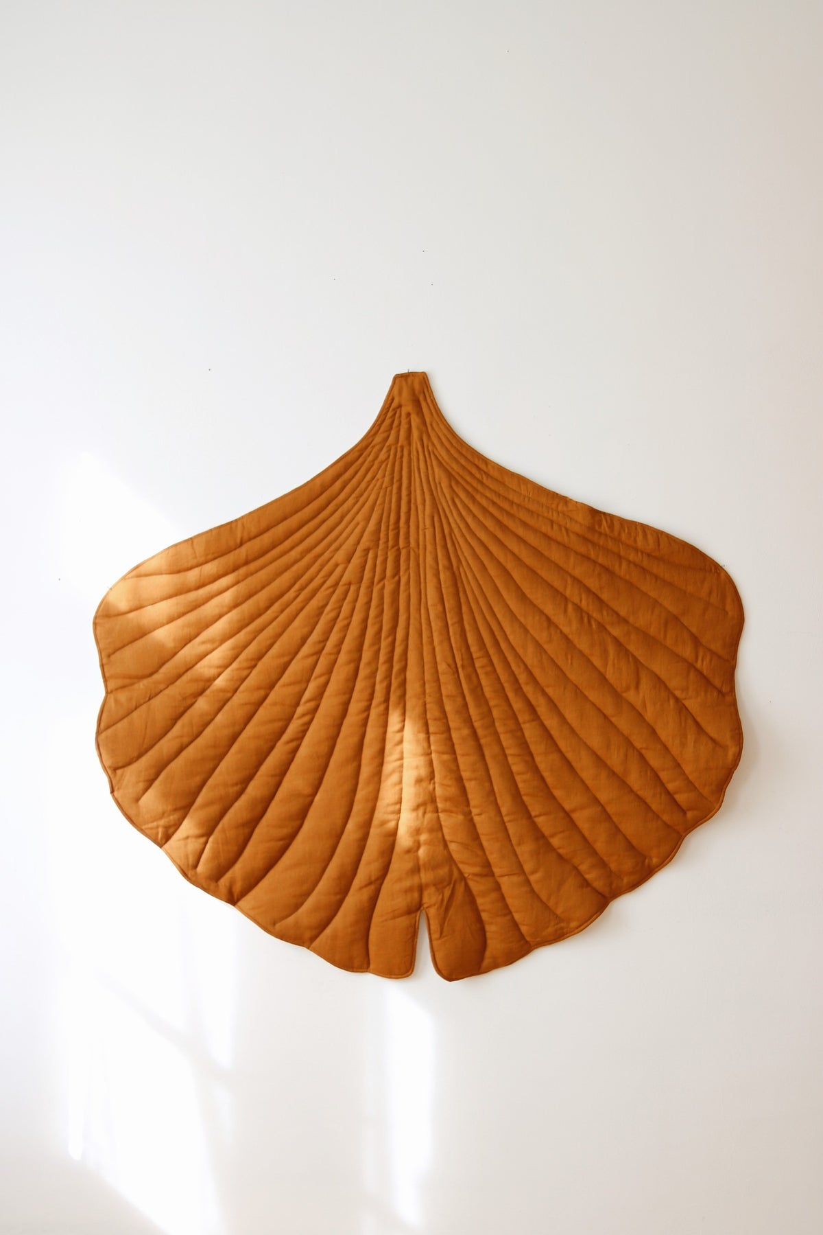Ginkgo-Spielmatte Bio-Baumwolle Karamell – Ansicht 2 | Elena Home Living