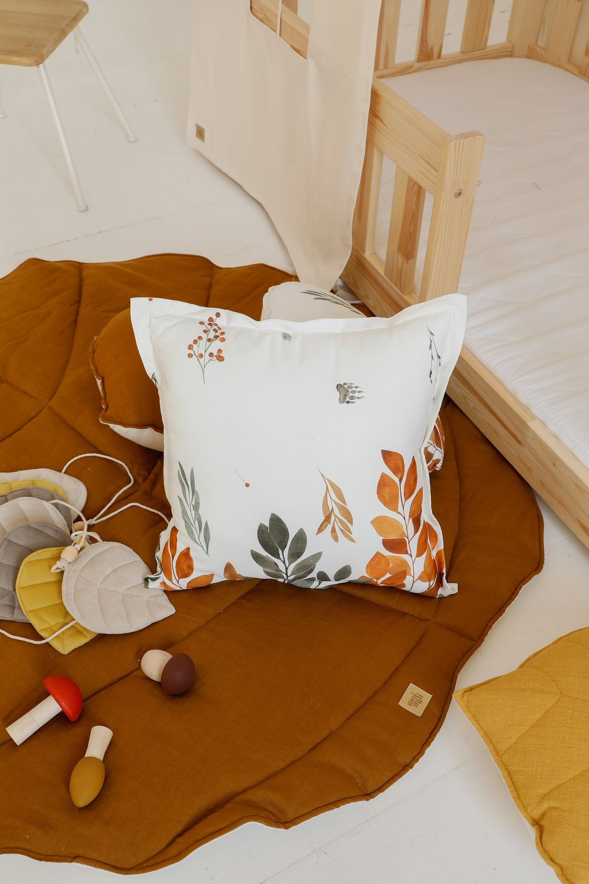 Blatt-Spielmatte Bio-Baumwolle Karamell – Ansicht 2 | Elena Home Living