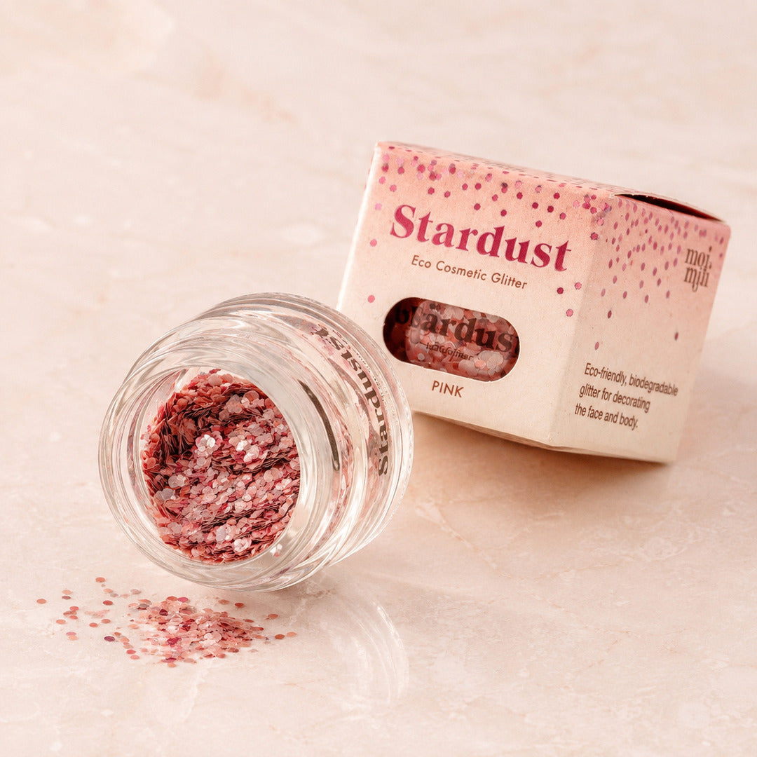 Detailaufnahme von rosa biologisch abbaubarem Sternenstaub-Glitzer