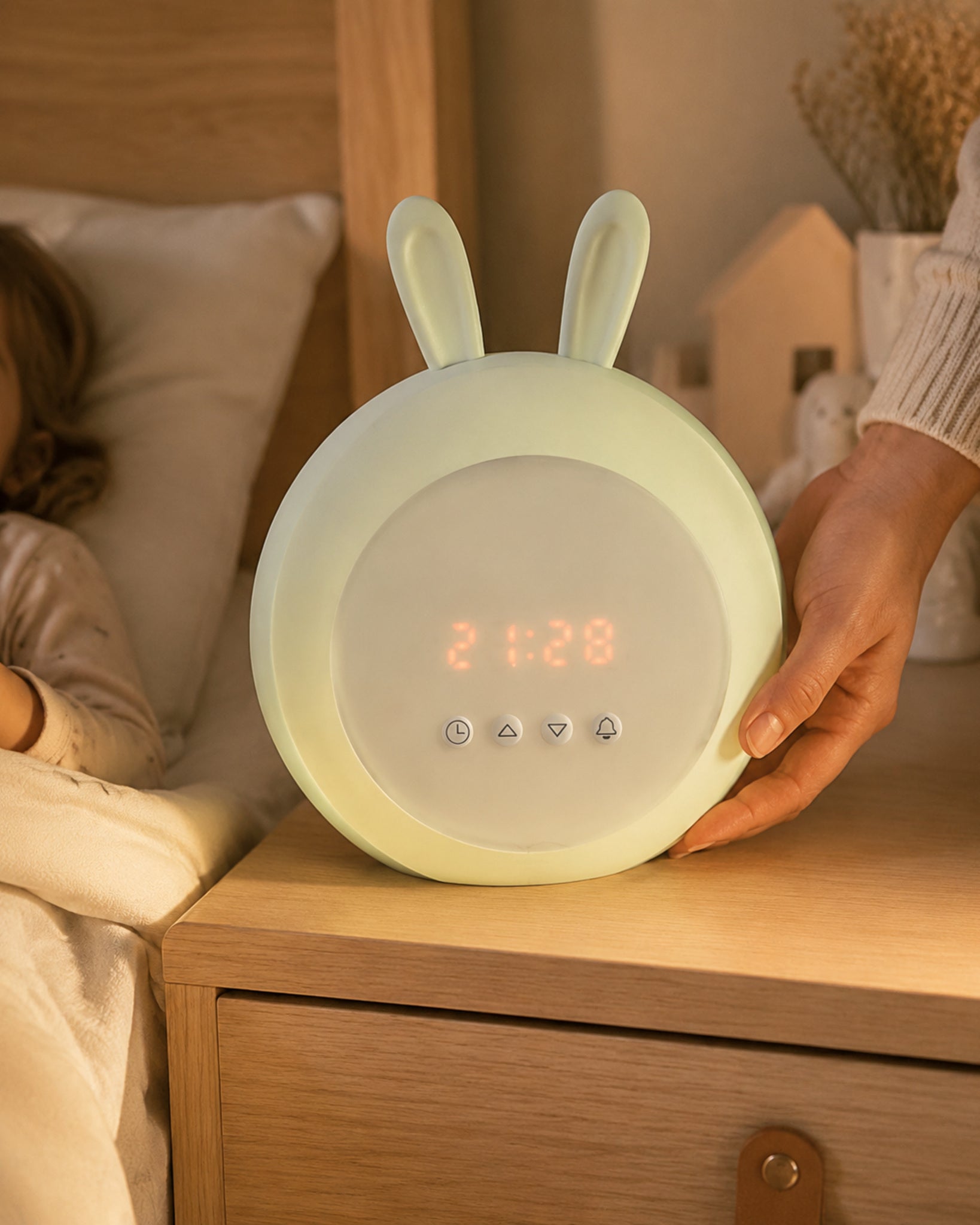 Kinderlampe mit Wecker Rabbit Grün – sanftes Licht am Bett