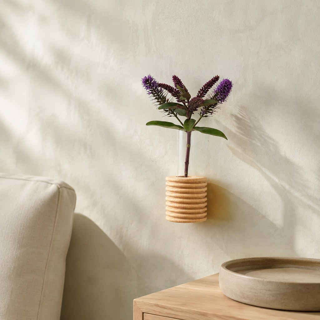 Ribble Wandvase – Holzoptik – in modernem Flurambiente