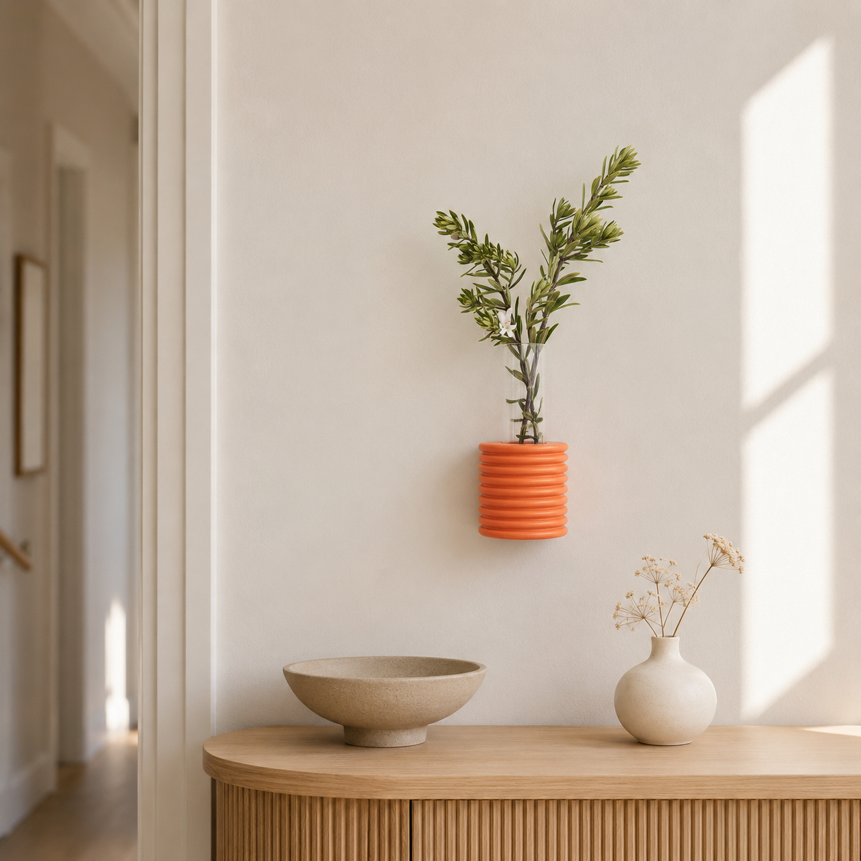 Ribble Wandvase – Orange – in elegantem Wohnambiente