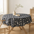 Runde Tischdecke Seeds Carbon aus Baumwolle – Premium Hauptbild im eleganten Esszimmer