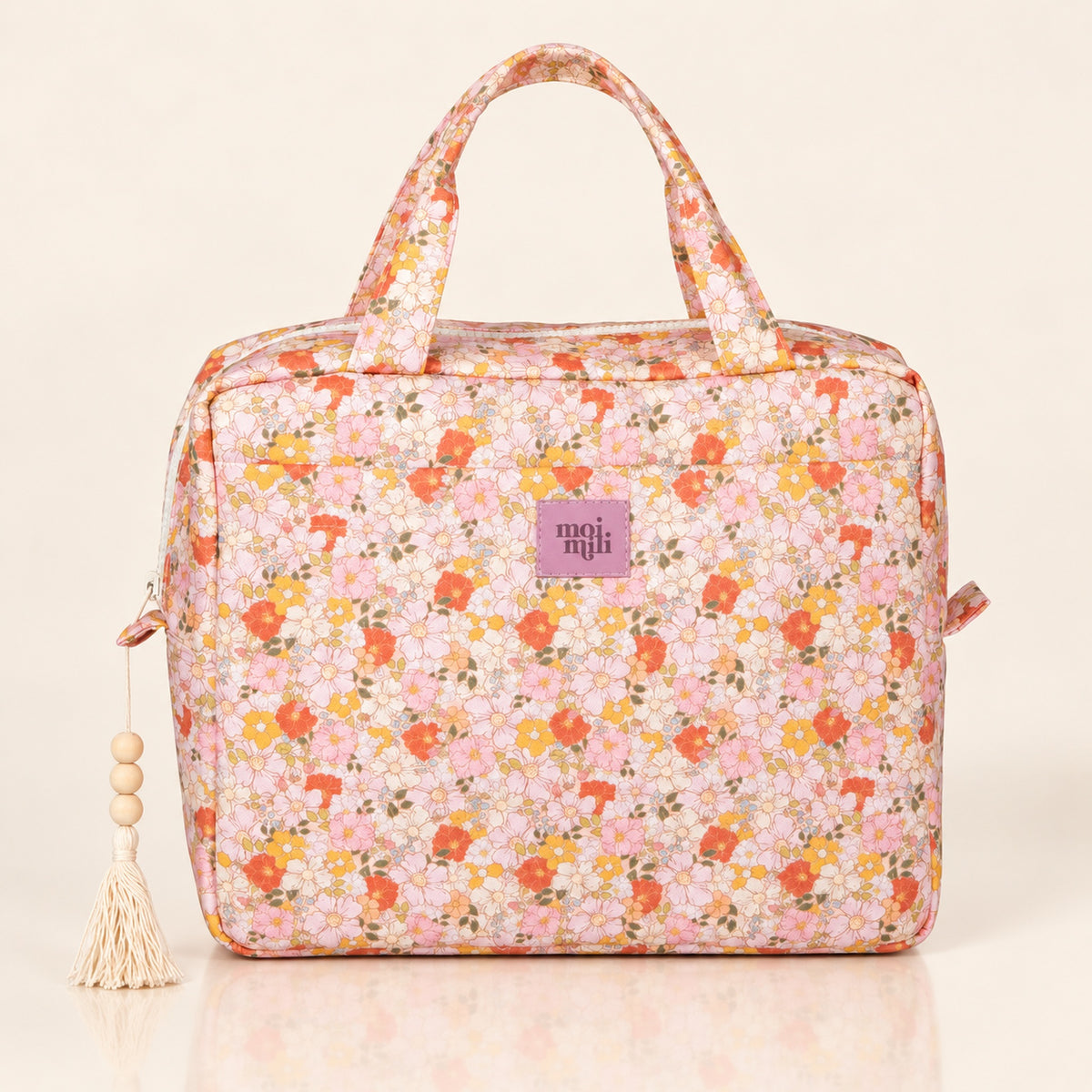 Große Kosmetiktasche Spring Garden mit zartem Blumenmuster auf hellem Spiegelboden