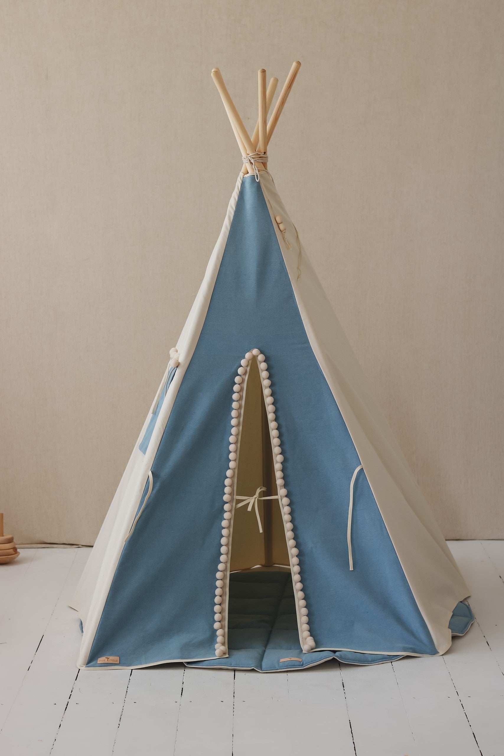 Kinder-Tipi Jeans mit Pompons – Originalansicht 4