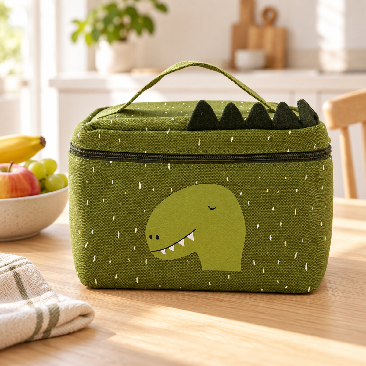 Trixie isolierte Kinder-Lunchtasche Mr. Dino – Premium Aufnahme in heller Küche