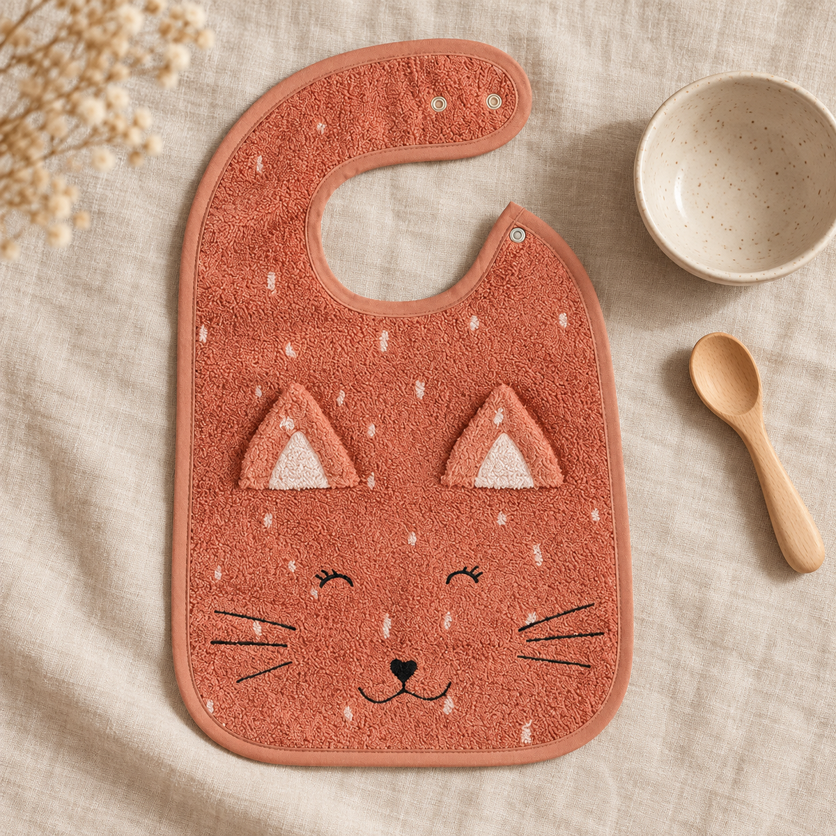 Trixie Mrs. Cat Lätzchen – Katzendesign und Druckknopfverschluss