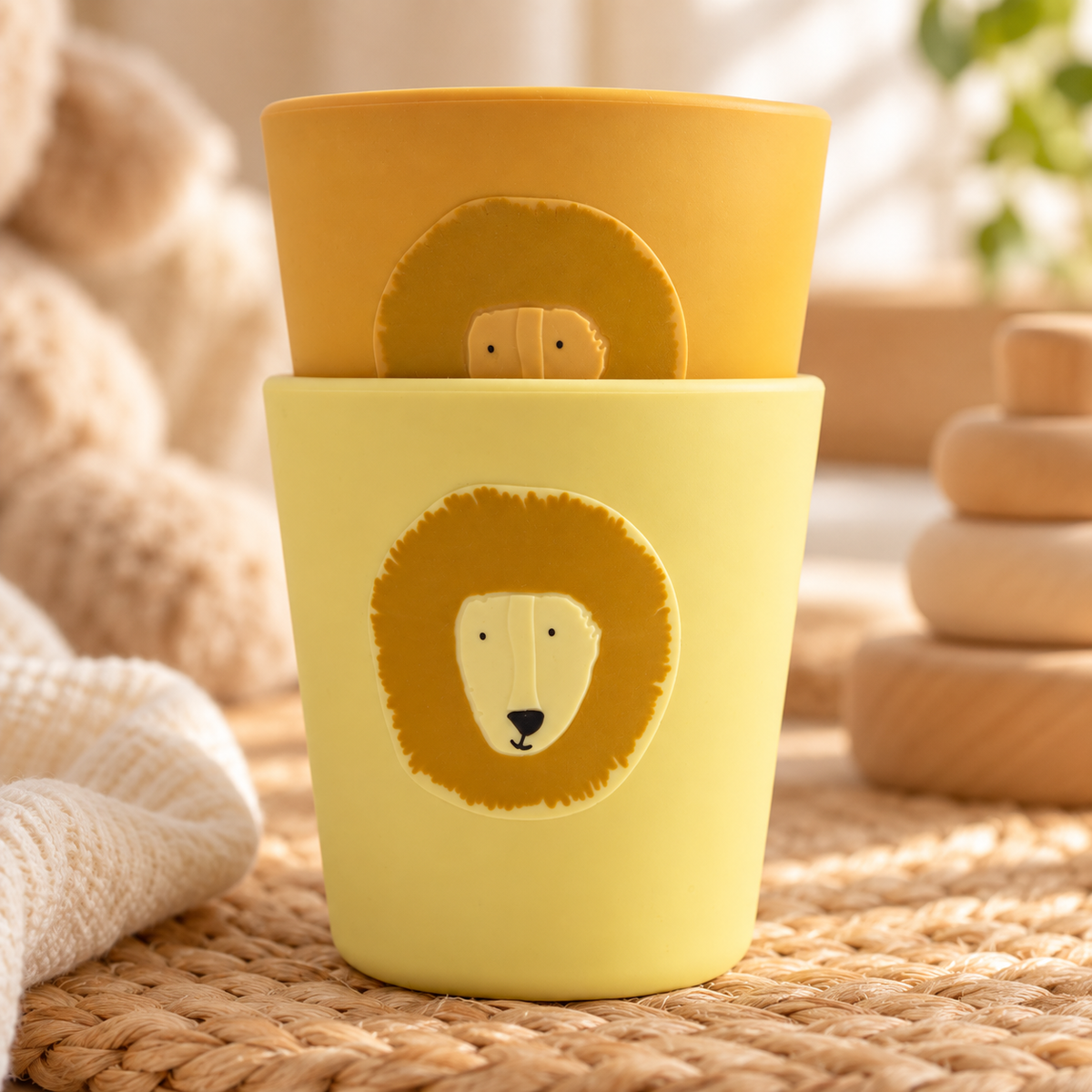 Silikonbecher für Kinder – Mr. Lion, 2er-Set – Premium Lifestyleaufnahme