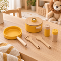 Trixie Kinder-Kochset aus Holz – Mr. Lion – Lifestyleaufnahme