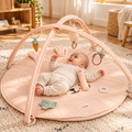 Trixie Baby-Spielmatte mit Spielbögen – Mrs. Rabbit – Premium Lifestyleaufnahme