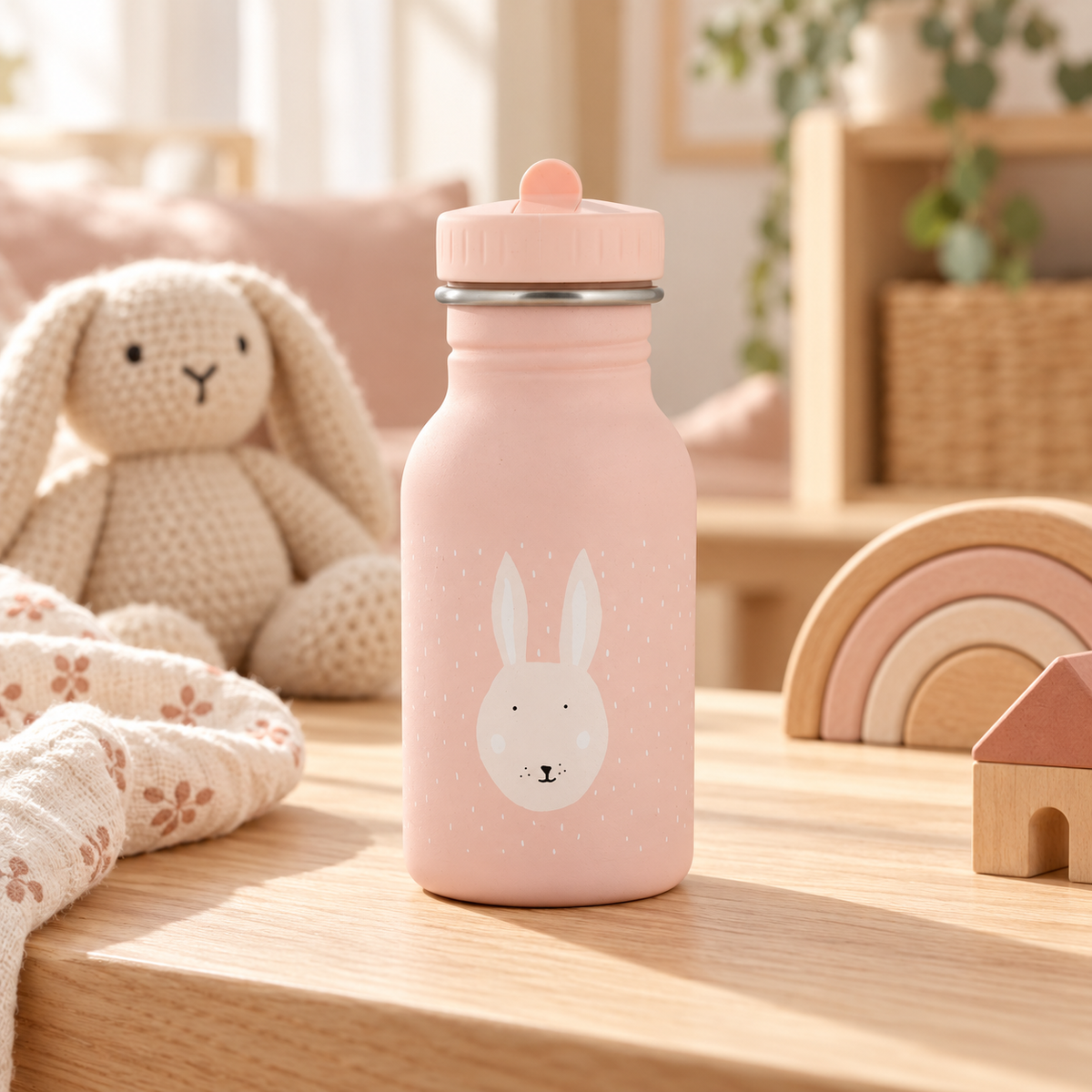 Trixie Edelstahl-Trinkflasche 350 ml – Mrs. Bunny – Lifestyleaufnahme