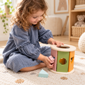 Trixie rollender Formen-Sortierer aus Holz – Premium Lifestyleaufnahme