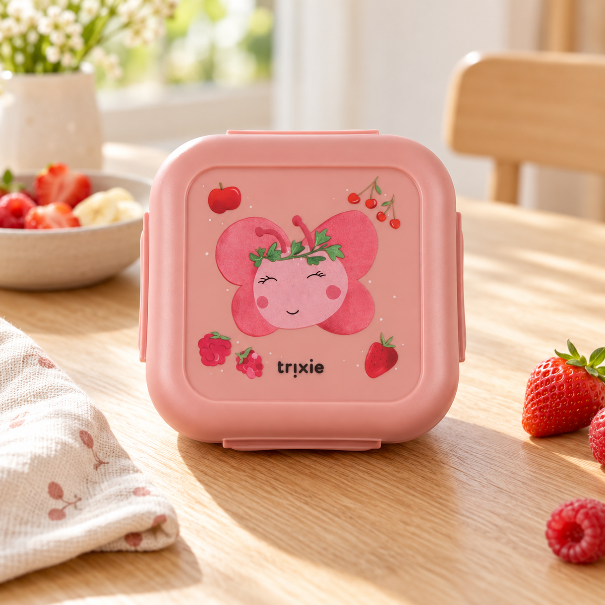 Trixie Snackbox mit Clips – Fruit Fairy Mrs. Butterfly – Lifestyleaufnahme
