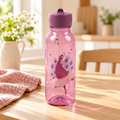 Trixie Tritan-Trinkflasche 500 ml – Ballerina Mrs. Peacock – Lifestyleaufnahme