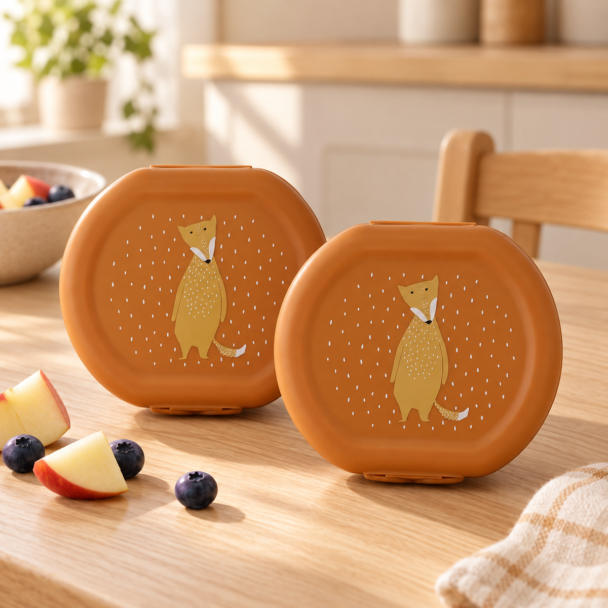 Trixie Snackbehälter mit Clips, 2er-Set – Mr. Fox – Lifestyleaufnahme