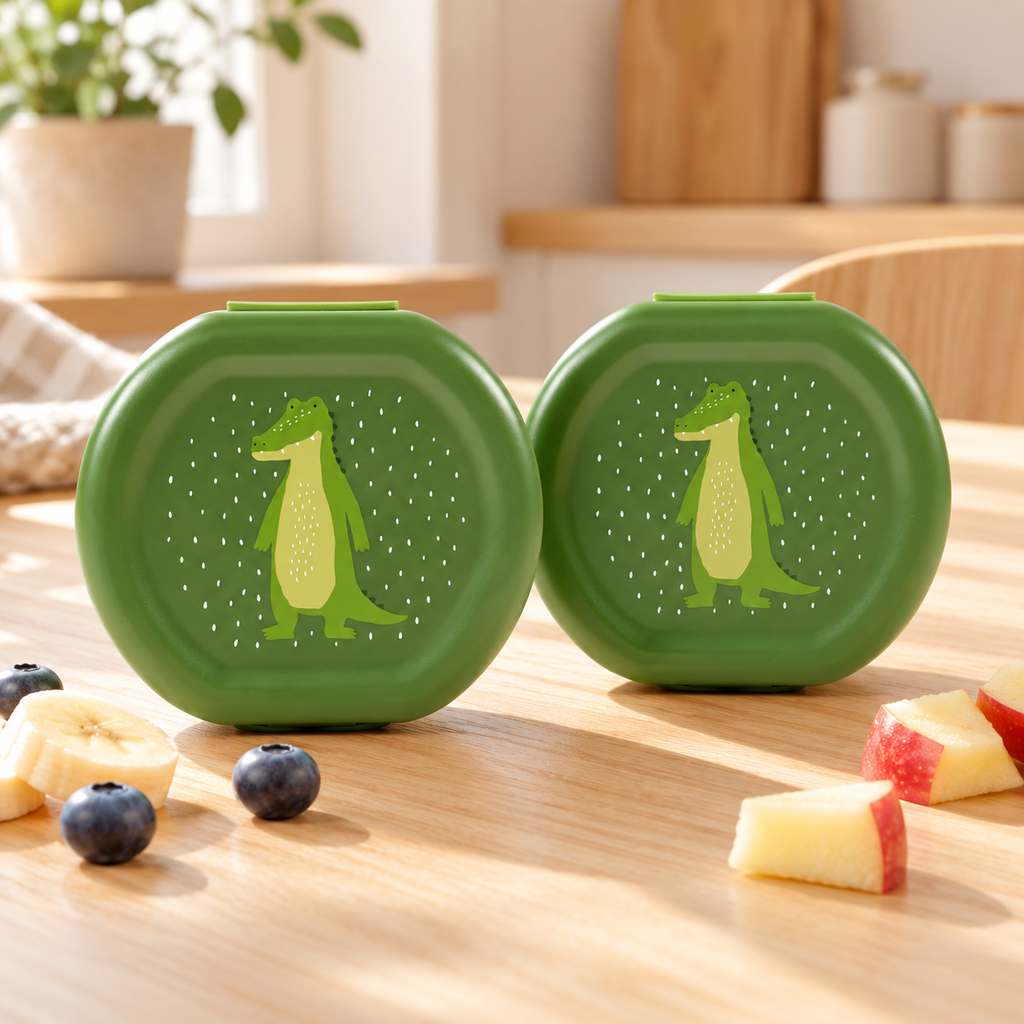 Trixie Snackbehälter mit Clips, 2er-Set – Mr. Alligator – Lifestyleaufnahme
