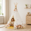 Kinder-Tipi Wildflowers mit Kind im skandinavischen Kinderzimmer