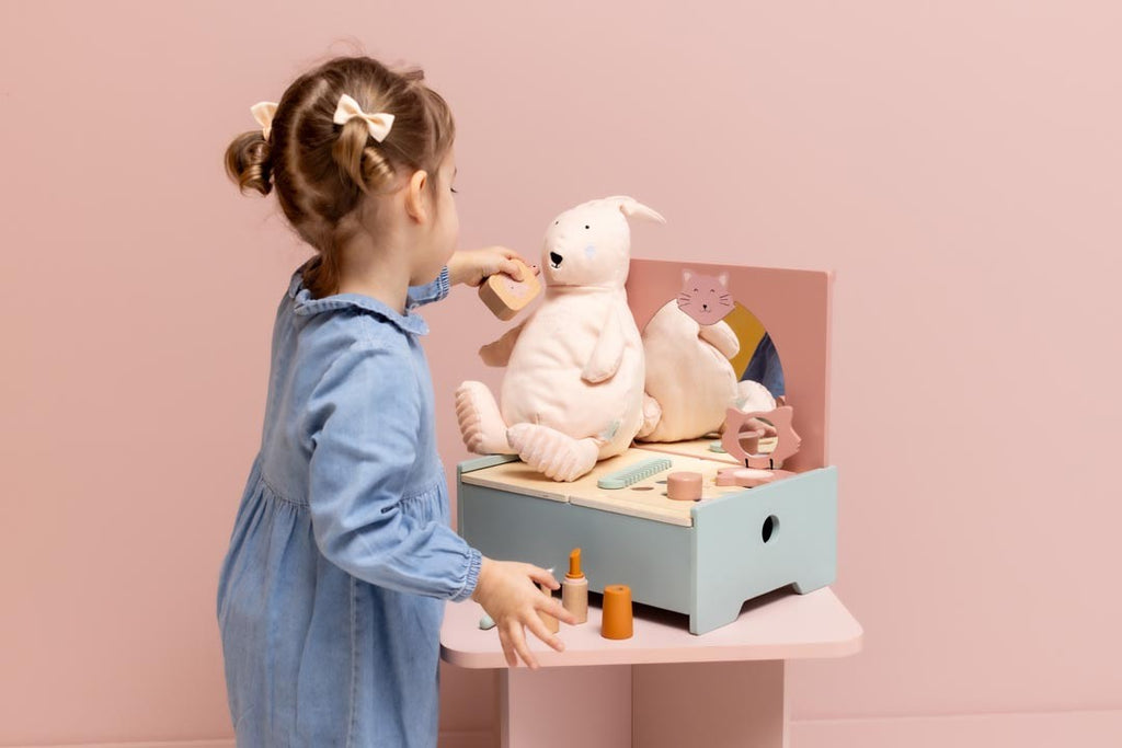 Trixie Schminktisch-Spielset aus Holz – Produktansicht