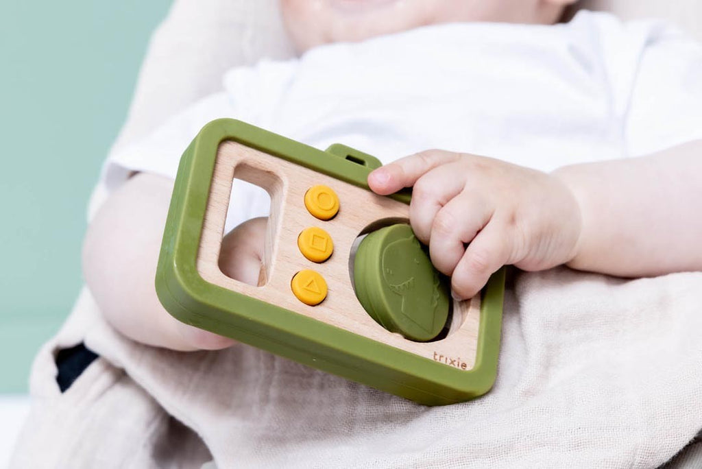Trixie Baby-Spielkamera aus Holz & Silikon – Mr. Dino – weitere Ansicht