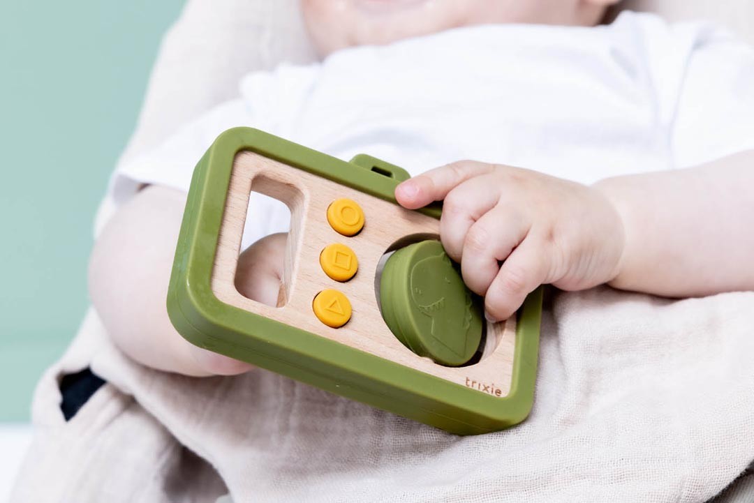 Trixie Baby-Spielkamera aus Holz & Silikon – Mr. Dino – weitere Ansicht